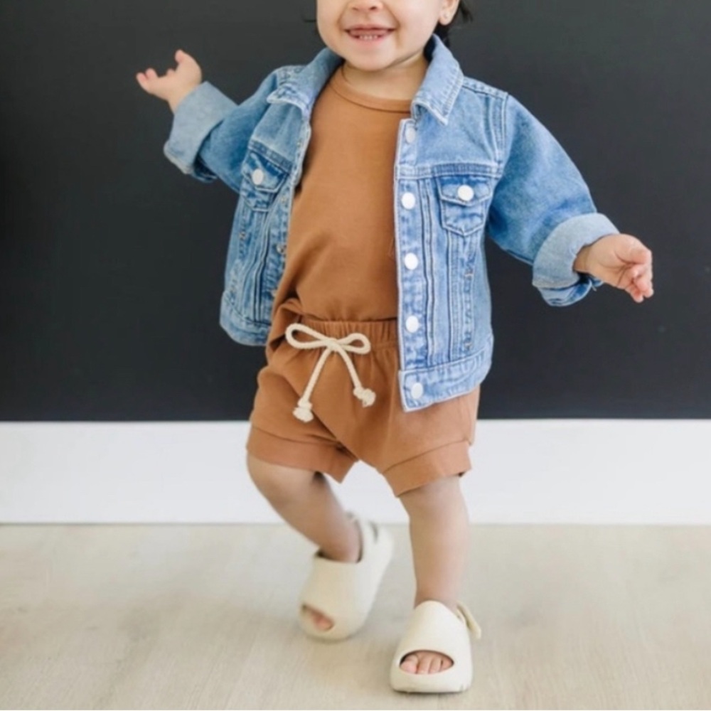 🩵 B’gosh Baby denim Jean jacket Button front in size 9 M JUST SO STINKIN CUTE